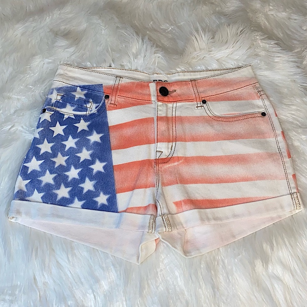 BDG Urban Outfitters Size 27 W American Flag jean shorts Alexa midrise